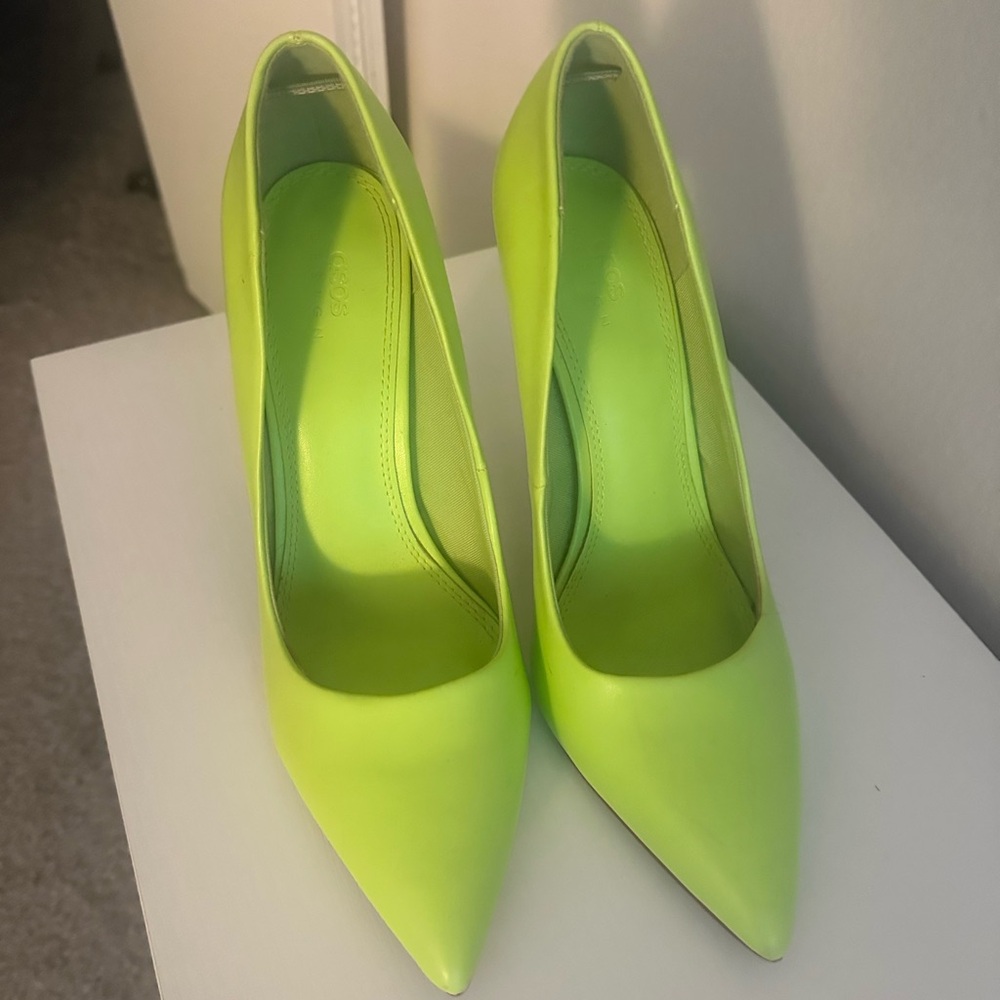 Green Stiletto Heels with Pointed Toe and Matte Finish